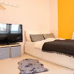 Full House Studios - Citystyle Apartment - Netflix, Wifi Inkl